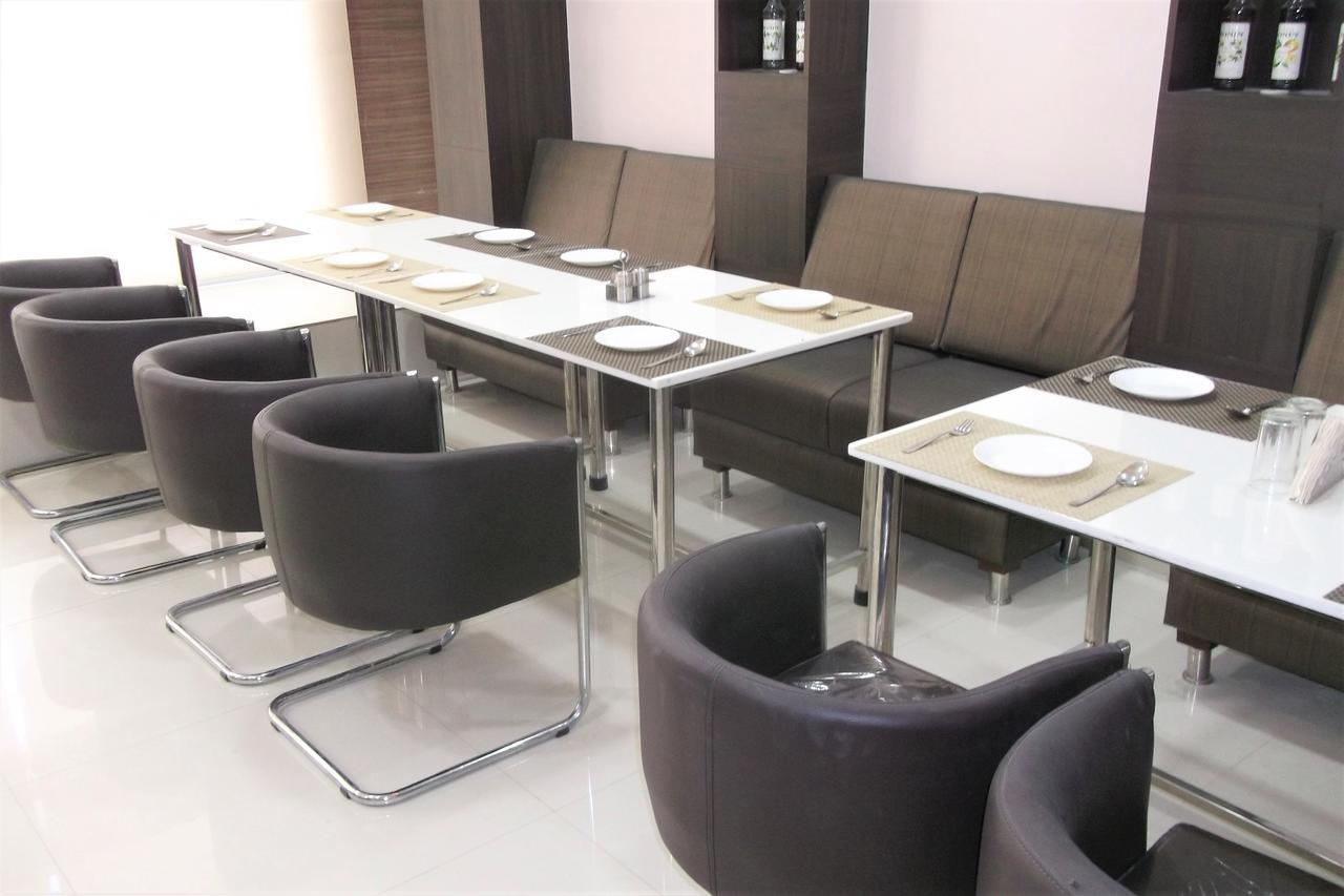 Oyo 10360 Hotel Grand Manoranjan Gorakhpur Exterior foto